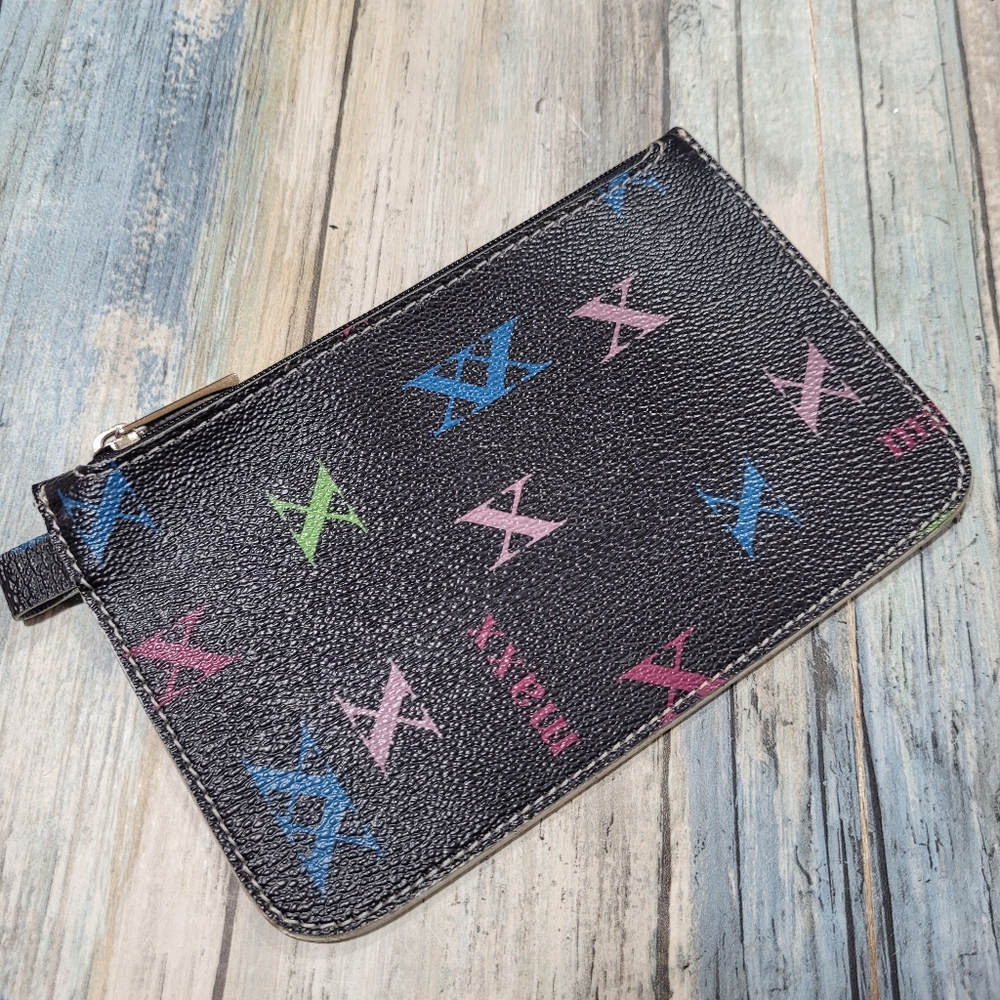 Maxx New York Pouch purse. - Picture 6 of 7